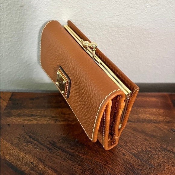 New! Dooney & Bourke Caramel Pebble Leather Tri-Fold Wallet w/Coin Purse - Picture 4 of 4